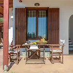 Theonis Apartament *