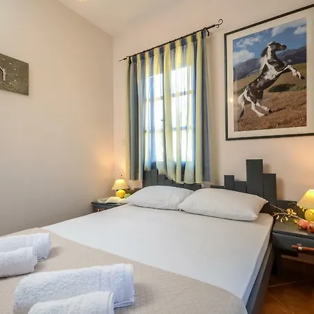 Appartement Theonis *