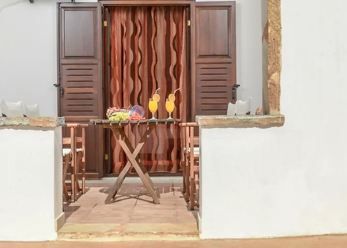 Theonis アパート Moutsoúna